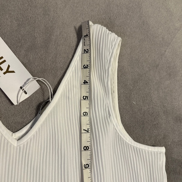 ONLY plisse-pleated sheer white sleeveless v-neck flowy blouse size 38 Onlirena - Picture 4 of 8